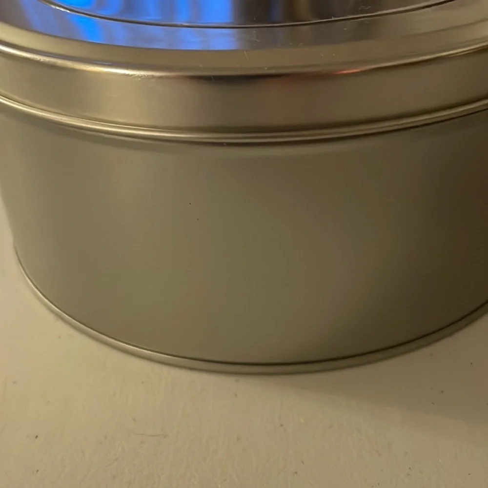 Silver Christmas tin - Picture 2 of 2